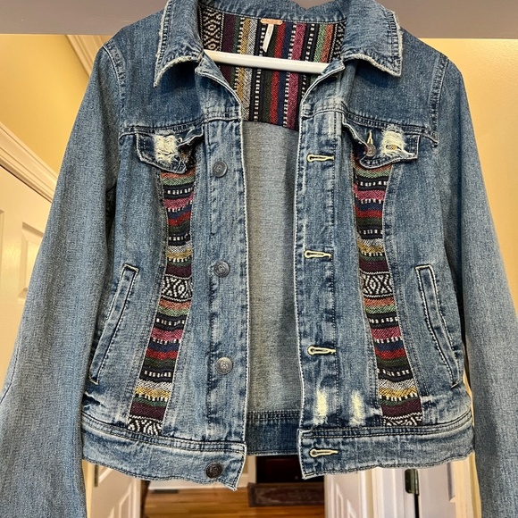 EUC Free People Aztec‎ Baja Distressed Denim Jean Jacket Cabo Wash Size 10 - Picture 7 of 8